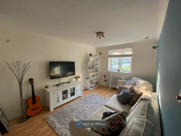 1 Bedroom Flat To Rent In Bittern Court, London, NW9