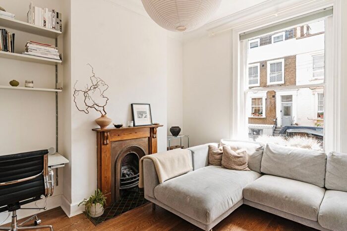 1 Bedroom Flat For Sale In Warneford Street, Victoria Park, E9