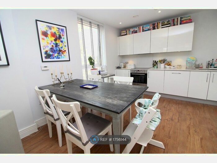 2 Bedroom Flat To Rent In Vermilion Apartments, London, E3