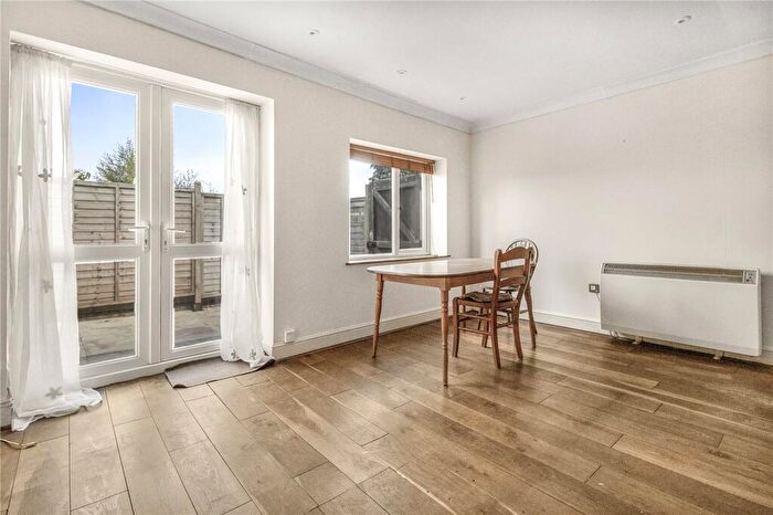 1 Bedroom Apartment To Rent In Victoria Road, Old Town, Swindon, Wiltshire, SN1