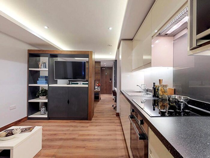 Apartment To Rent In Apt, Oasis Residence #, LS2