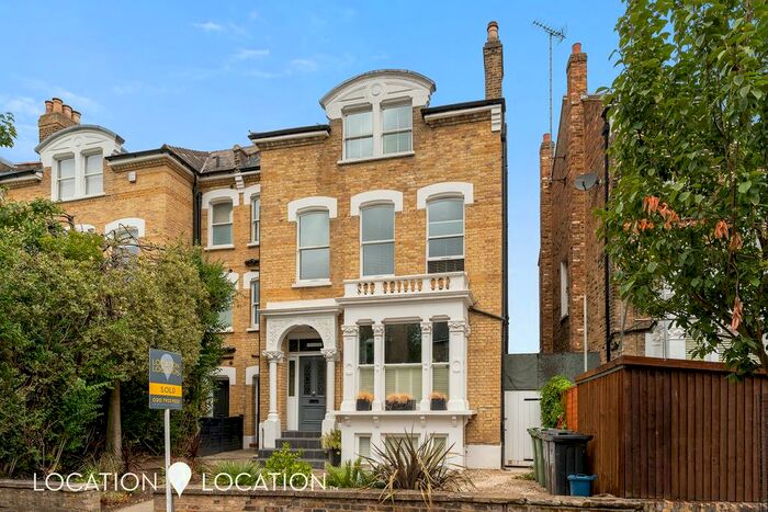 2 Bedroom Flat To Rent In Queen Elizabeths Walk, London, N16