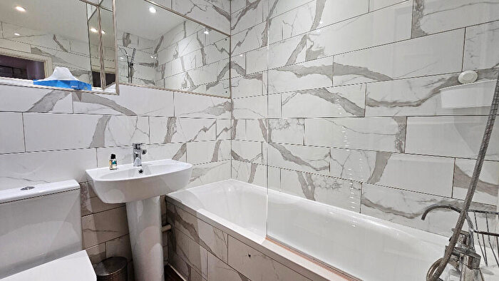 1 Bedroom Flat To Rent In Lion Mills, Hackney Road, London, E2