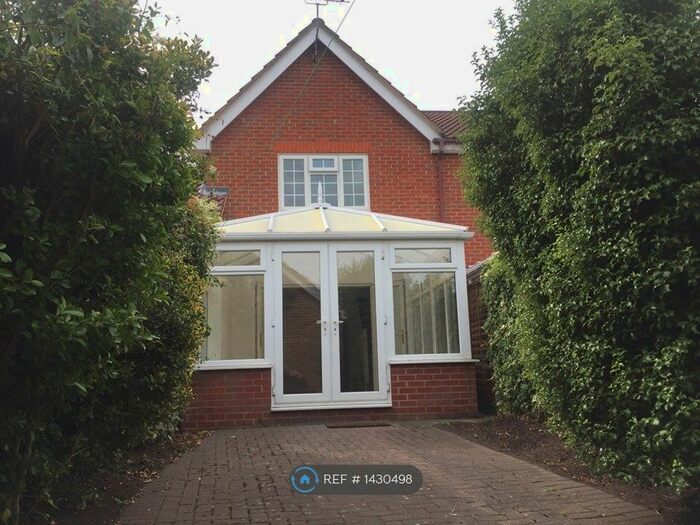 2 Bedroom Semi-Detached House To Rent In Dairyglen Avenue, Cheshunt, EN8
