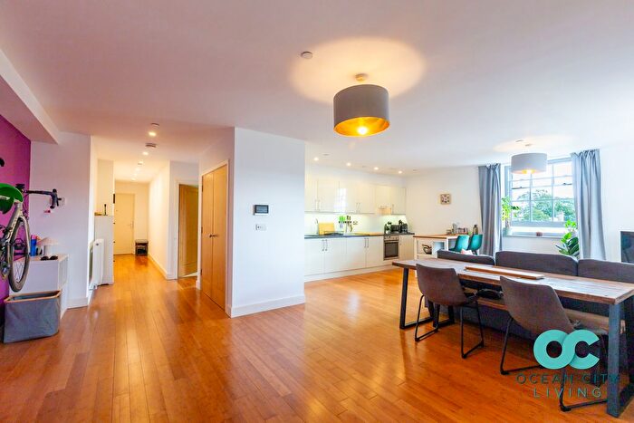 2 Bedroom Flat To Rent In Craigie Drive, Plymouth, PL1