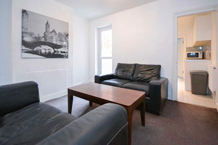 4 Bedroom Terraced House To Rent In Pitcroft Avenue, Reading, Berkshire, RG6