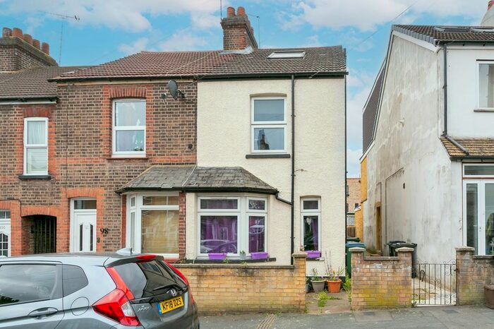 2 Bedroom Maisonette To Rent In Liverpool Road, Watford, Hertfordshire, WD18