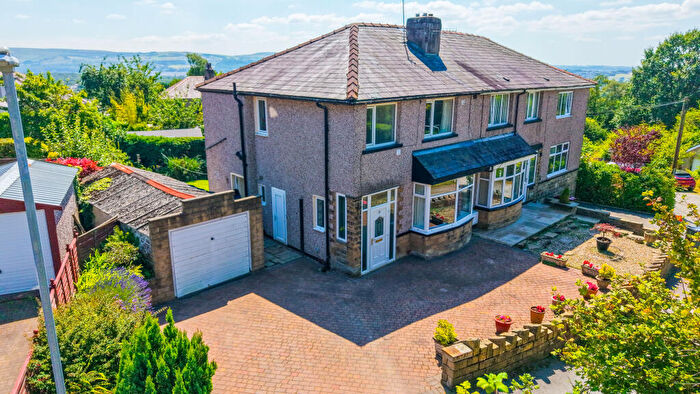 3 Bedroom Semi-Detached House For Sale In Kibble Crescent, Burnley, BB10