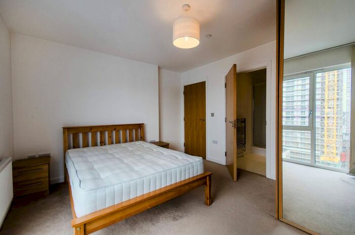2 Bedroom Flat To Rent In City Peninsula, Greenwich, London, SE10