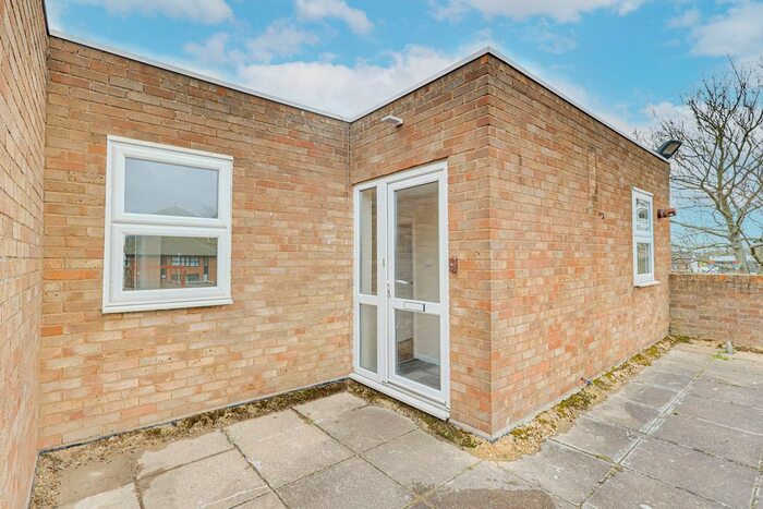 3 Bedroom Flat To Rent In The Renown, Southend-On-Sea, SS3