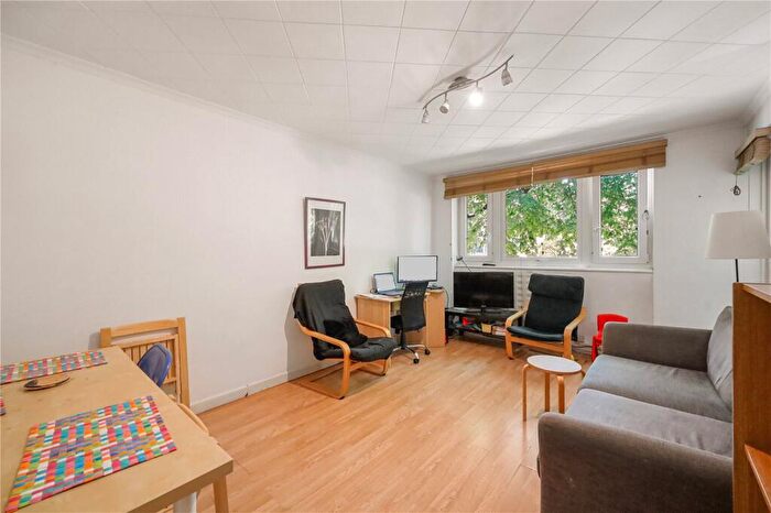 3 Bedroom Apartment To Rent In Barnabas House, EC1V