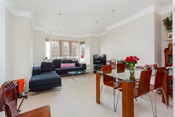 2 Bedroom Flat To Rent In Tudor Close, Belsize Park, NW3