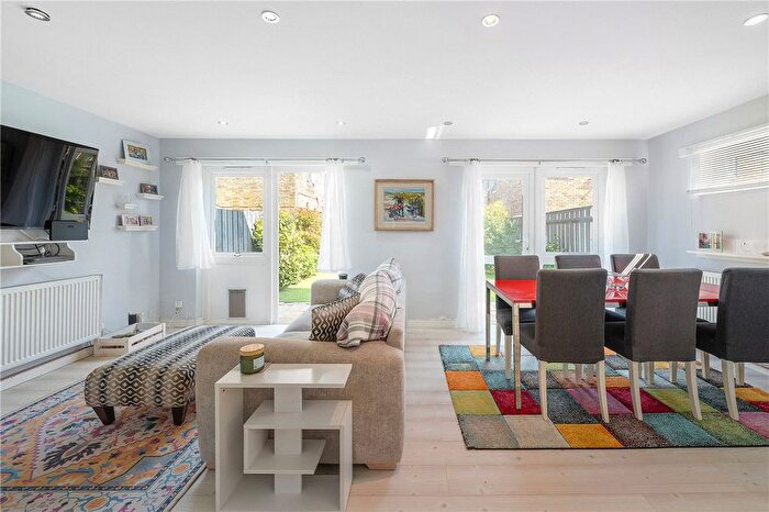 3 Bedroom Detached House For Sale In Lairdale Close, London, SE21
