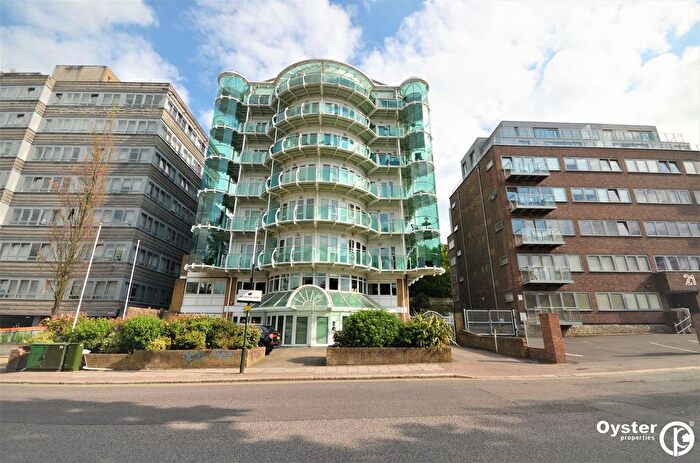 2 Bedroom Flat To Rent In Station Road, Comer House, EN5