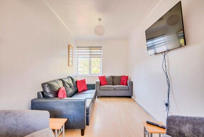 4 Bedroom Property To Rent In Warwick Road, Canterbury, CT1