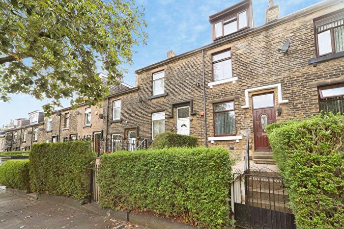 3 Bedroom Terraced House For Sale In Mannheim Road, Bradford, BD9