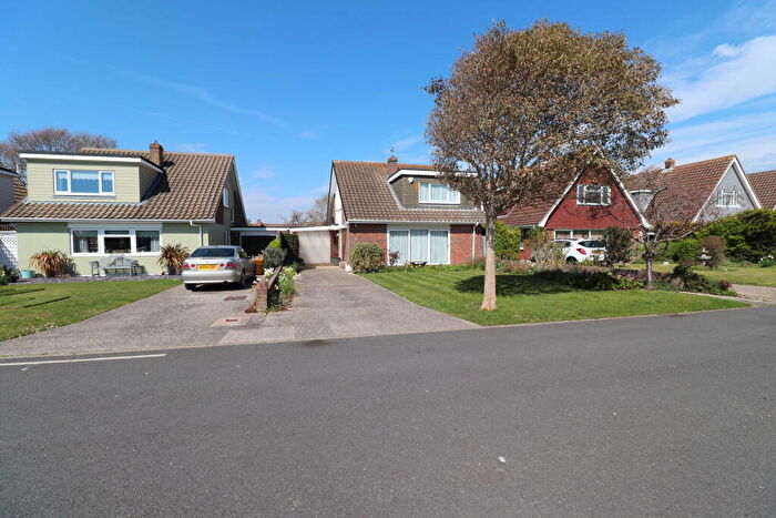3 Bedroom Detached House For Sale In Regis Avenue, Bognor Regis, PO21