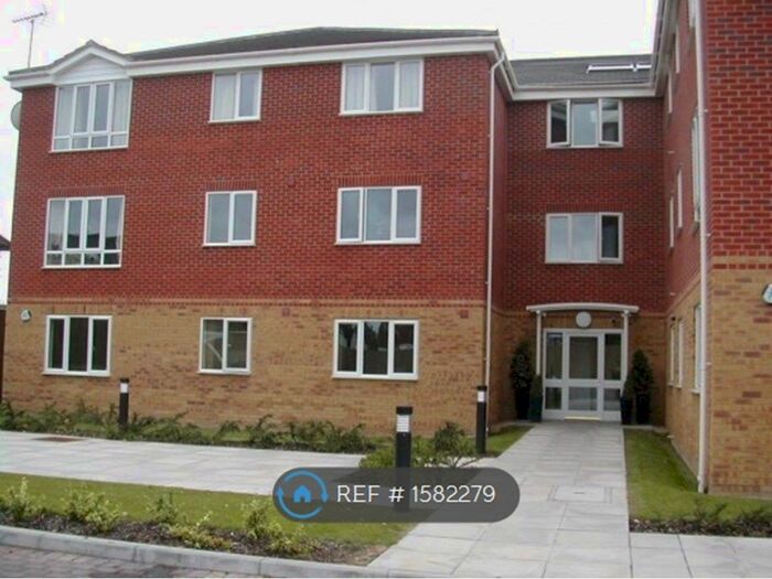 2 Bedroom Flat To Rent In Oliver Court, Slough, SL1