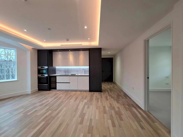2 Bedroom Flat To Rent In Southwark Bridge Road, Borough, SE1