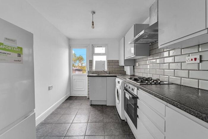 4 Bedroom Maisonette To Rent In Upper Richmond Road West, London, SW14
