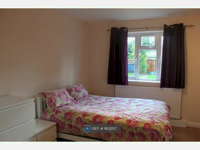 2 Bedroom Maisonette To Rent In Hounslow, Hounslow, TW3