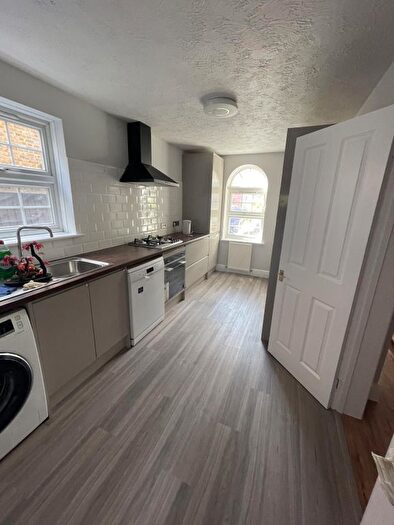 3 Bedroom Semi-detached House To Rent In Hounslow, Greater London, TW3