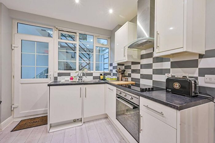 2 Bedroom Flat For Sale In Edge Hill, Wimbledon, London, SW19