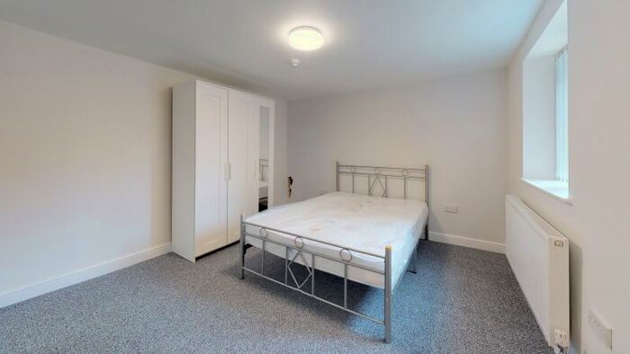 3 Bedroom Flat To Rent In Royal Park Terrace, Hyde Park, Leeds, LS6