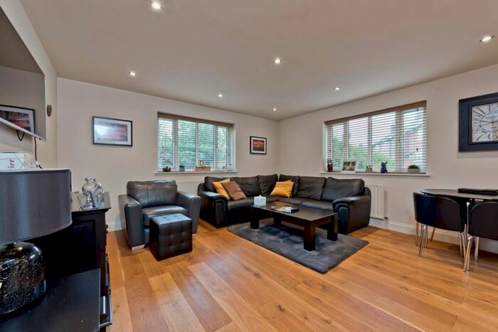 1 Bedroom Flat To Rent In Birchwood Close, Morden, SM4