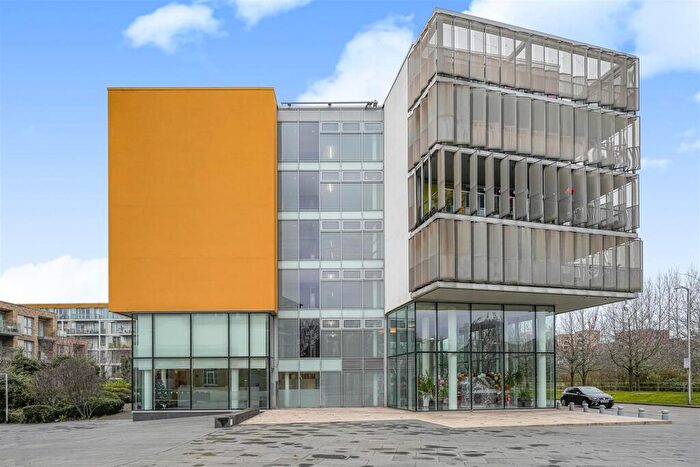 2 Bedroom Apartment For Sale In Amazon Apartments, New River Village, Hornsey, N8