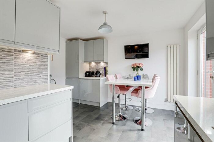 3 Bedroom Town House For Sale In Kelham Drive, Sherwood, Nottinghamshire, NG5