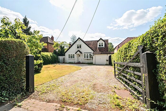 3 Bedroom Detached House For Sale In New Road, Ruscombe, Reading, Berkshire, RG10