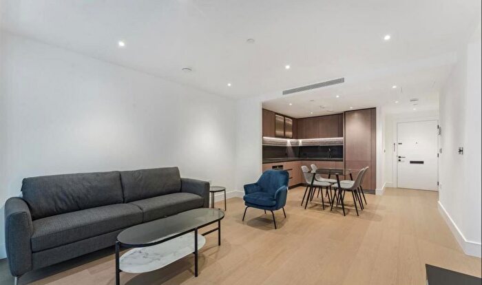 2 Bedroom Flat To Rent In Chartwell House, London, SW11