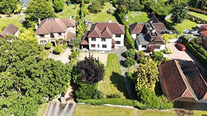 4 Bedroom Detached House To Rent In Longdown Lane North, Epsom, KT17