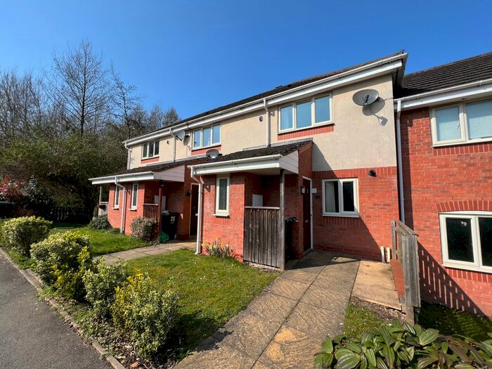 2 Bedroom Town House To Rent In Oldnall Road, Halesowen, West Midlands, B63