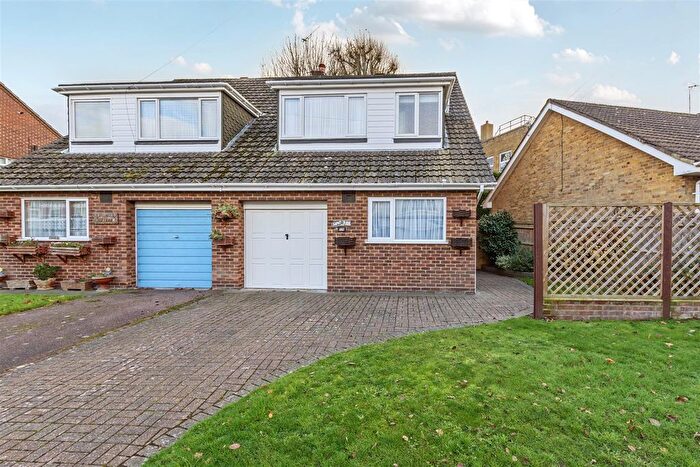 3 Bedroom Semi Detached House For Sale In High Street, Farnborough, BR6