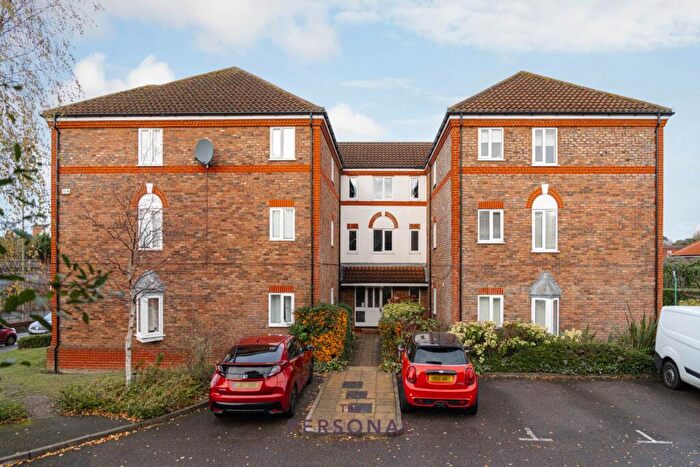 1 Bedroom Flat To Rent In Rembrandt Court, Epsom, KT19