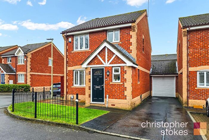 3 Bedroom Link Detached House For Sale In Pettys Close, Cheshunt, Hertfordshire, EN8