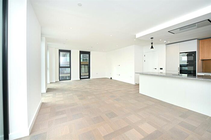 3 Bedroom Apartment To Rent In Merino Gardens, London, E1W