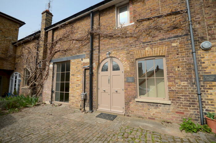 2 Bedroom Terraced House To Rent In Straight Road, SL4