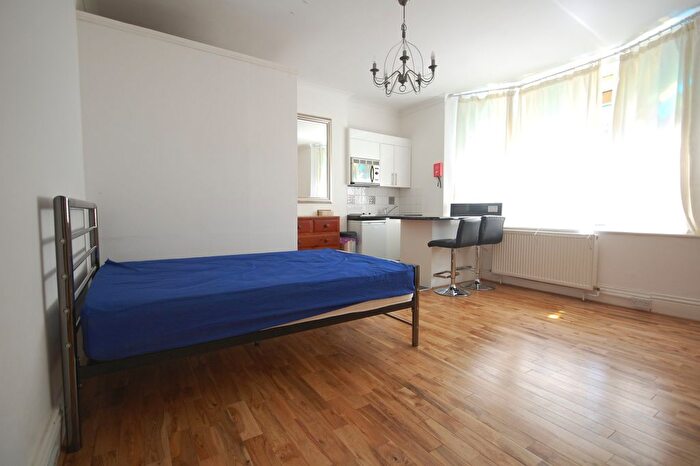 Studio To Rent In Chiswick High Road, London, W4