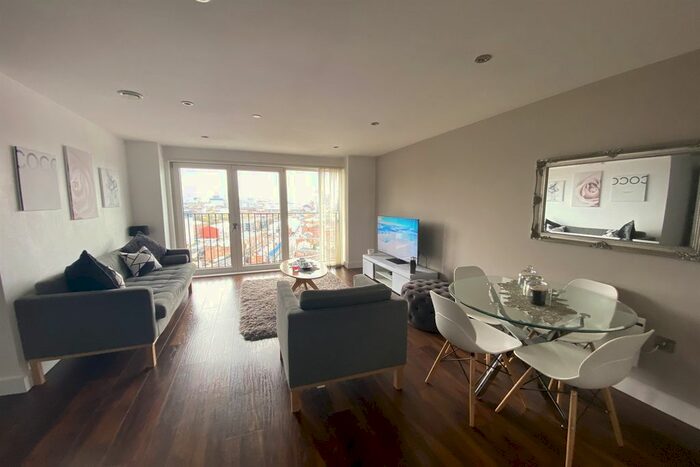 2 Bedroom Flat To Rent In Rivergate, Ordsall Lane, M5