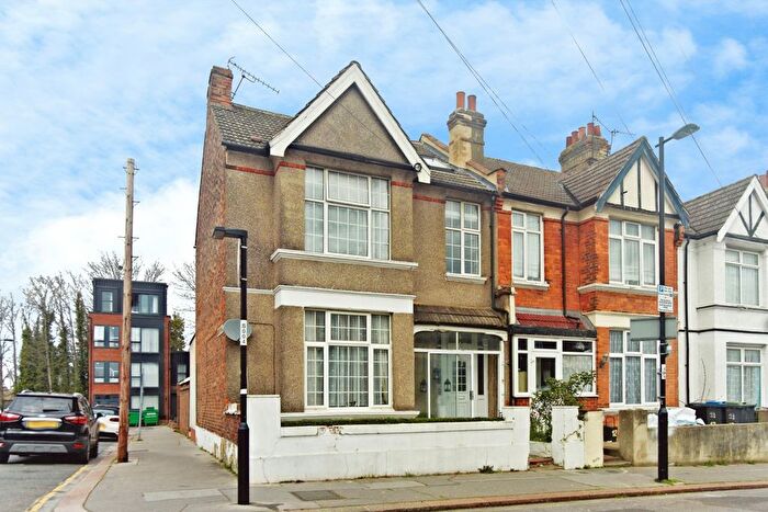 4 Bedroom End Terrace House For Sale In Roche Road, London, SW16