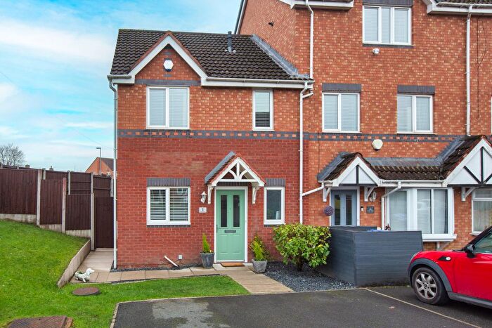 3 Bedroom Terraced House For Sale In Calgarth Drive, Manchester, M24