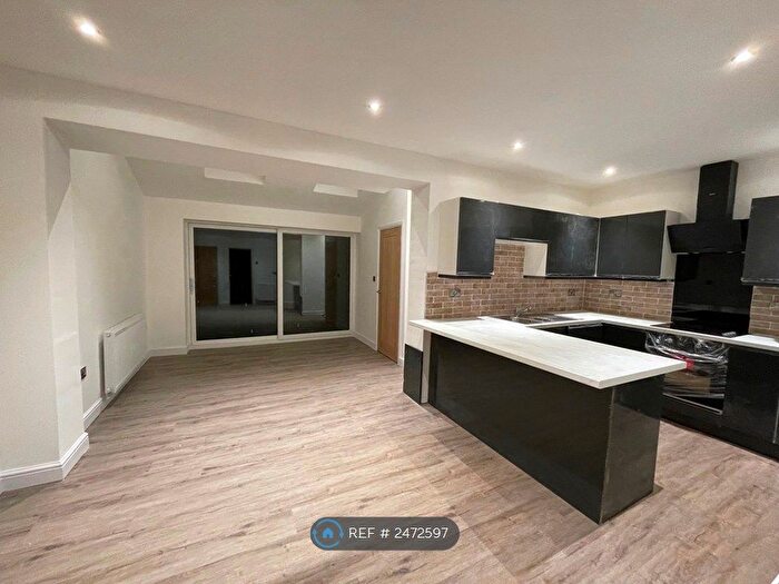 3 Bedroom Semi-Detached House To Rent In Malbank Road, Crewe, CW2