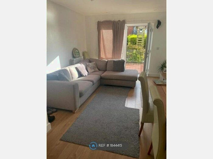 1 Bedroom Flat To Rent In Centenary Plaza, Southampton, SO19