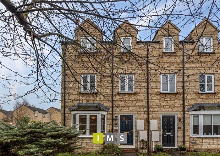 4 Bedroom Property To Rent In Avocet Way, Bicester, OX26