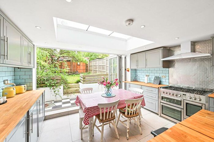 4 Bedroom Terraced House To Rent In Holly Park Road, Friern Barnet, London, N11