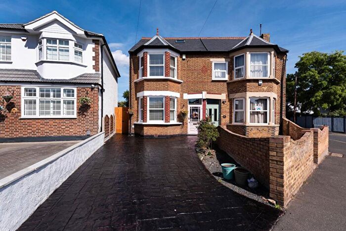 4 Bedroom Semi Detached House For Sale In Mount Road, Bexleyheath, DA6