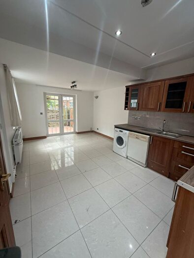 3 Bedroom Semi-Detached House To Rent In Bedroom House For Rent London, N17